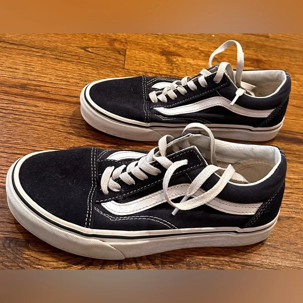 Vans kids off